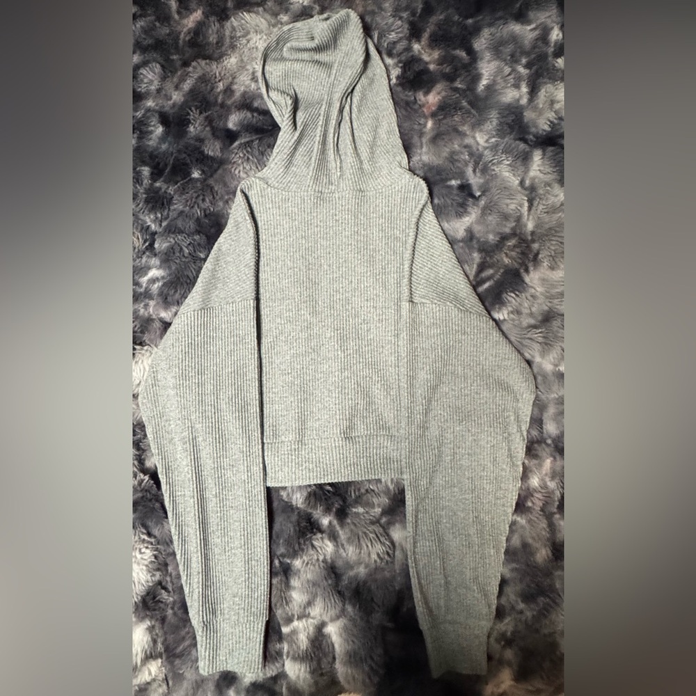 ALO Muse Gray Cropped Hoodie - Picture 2 of 4